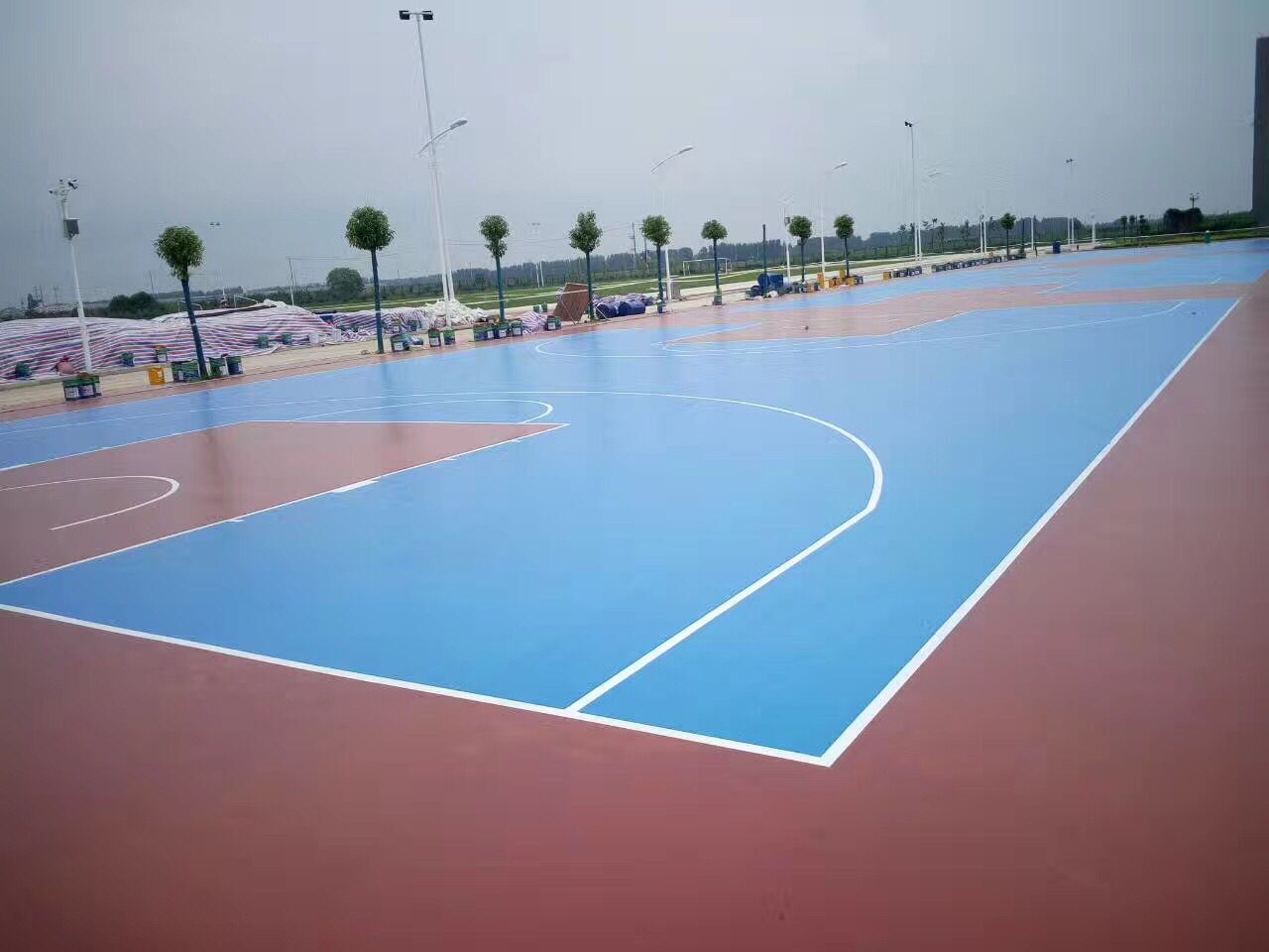 江西硅pu篮球场完工 