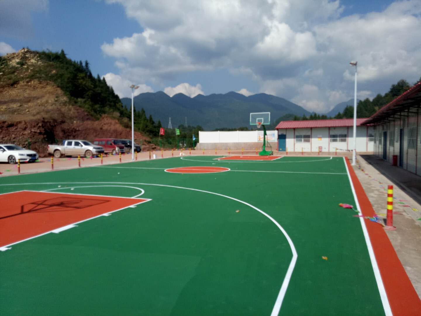 湖北路桥集团恩施路段丙烯酸球场 